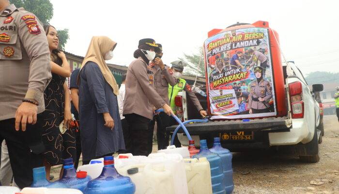 <h4><a href='https://postkotapontianak.com/pemeriksaan-kesehatan-hingga-bantuan-air-bersih-dihadirkan-polres-landak-di-sidas-atasi-dampak-karhutla/' title='Pemeriksaan Kesehatan hingga Bantuan Air Bersih Dihadirkan Polres Landak di Sidas Atasi Dampak Karhutla'>Pemeriksaan Kesehatan hingga Bantuan Air Bersih Dihadirkan Polres Landak di Sidas Atasi Dampak Karhutla</a></h4>