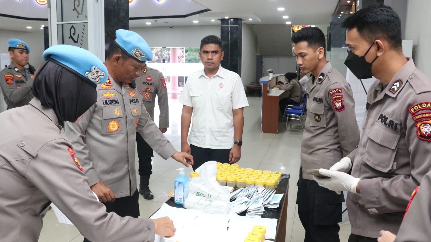 Dukung Program Prioritas Kapolri, Bidpropam Polda Kalbar Gelar Tes Urine