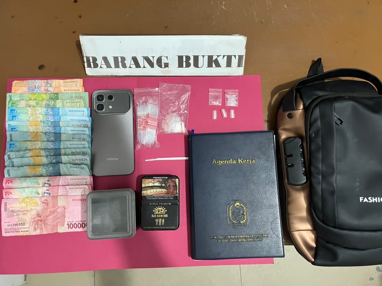 Satresnarkoba Polres Landak Amankan Pria di Menyuke, Lima Paket Diduga Sabu Seberat 1,18 Gram Disita