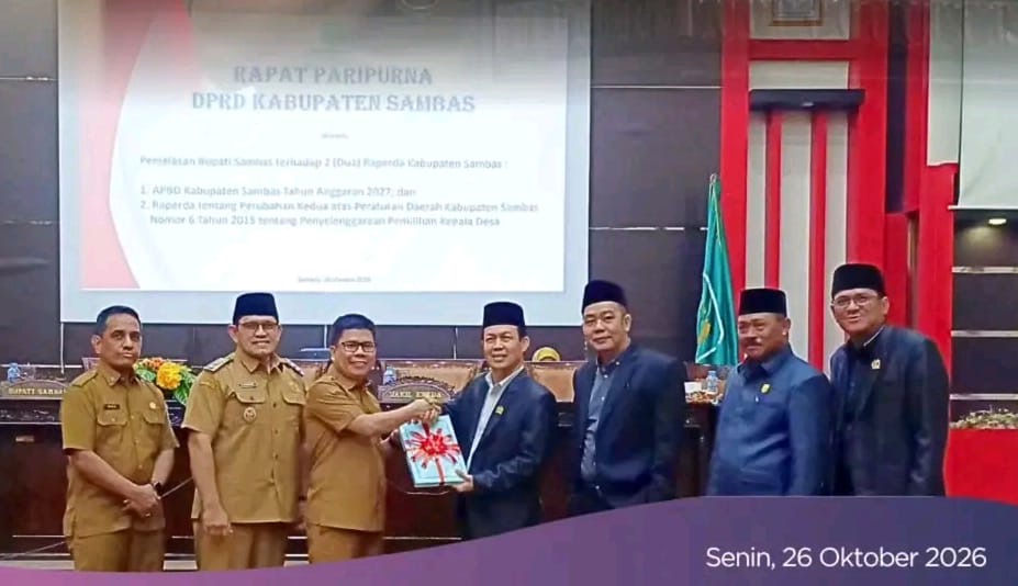 Hadiri Paripurna DPRD, Bupati Sambas Target kan Pendapatan 1,85T dan Belanja Turun 8,62 persen