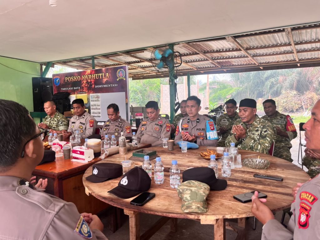 <h4><a href='https://postkotapontianak.com/kejutan-hut-tni-ke-81-polsek-sintang-kota-dan-polsek-sungai-tebelian-sambangi-koramil-1205-07-sintang/' title='Kejutan HUT TNI ke-81, Polsek Sintang Kota dan Polsek Sungai Tebelian Sambangi Koramil 1205-07/Sintang'>Kejutan HUT TNI ke-81, Polsek Sintang Kota dan Polsek Sungai Tebelian Sambangi Koramil 1205-07/Sintang</a></h4>