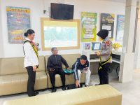 Polres Landak Terus Tingkatkan Pelayanan Publik, Dengan Diadakannya Polwan Jadi Pemandu Layanan Masyarakat Yang Datang