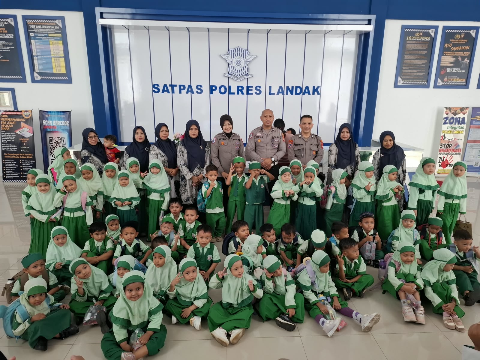 Polisi Sahabat Anak, 149 Siswa RA/TK/KB Nurul Islam Kunjungi Polres Landak