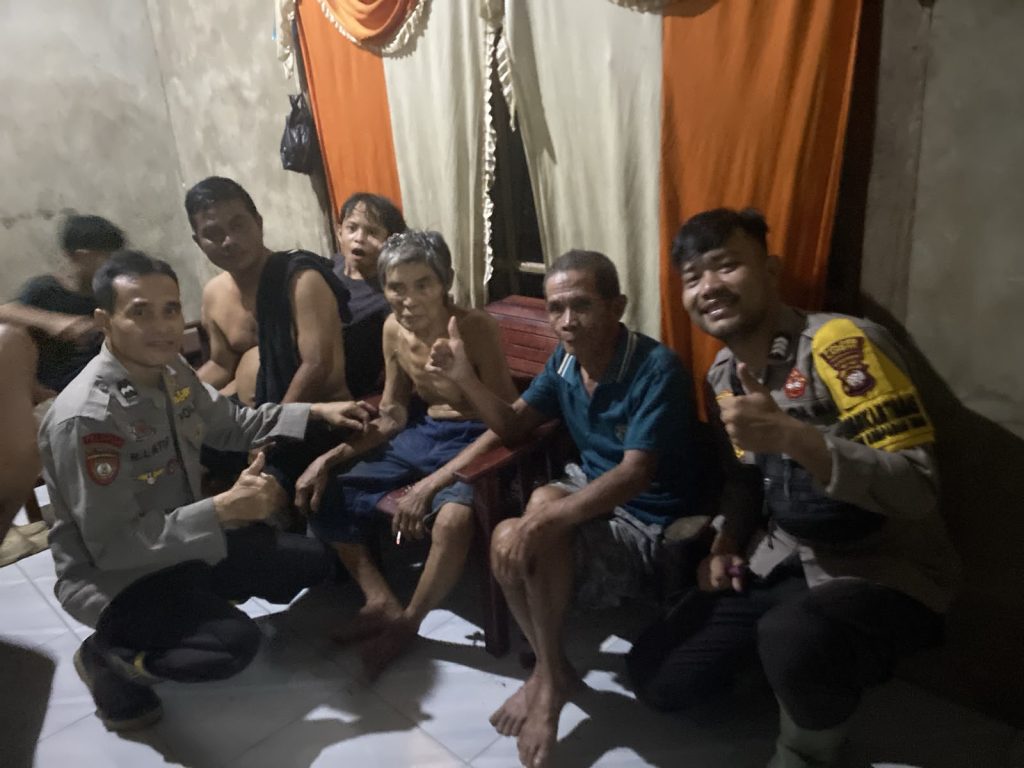 <h4><a href='https://postkotapontianak.com/respons-cepat-polsek-mempawah-hulu-bersama-warga-lansia-80-tahun-yang-hilang-di-hutan-berhasil-ditemukan/' title='Respons Cepat Polsek Mempawah Hulu Bersama Warga, Lansia 80 Tahun yang Hilang di Hutan Berhasil Ditemukan'>Respons Cepat Polsek Mempawah Hulu Bersama Warga, Lansia 80 Tahun yang Hilang di Hutan Berhasil Ditemukan</a></h4>
