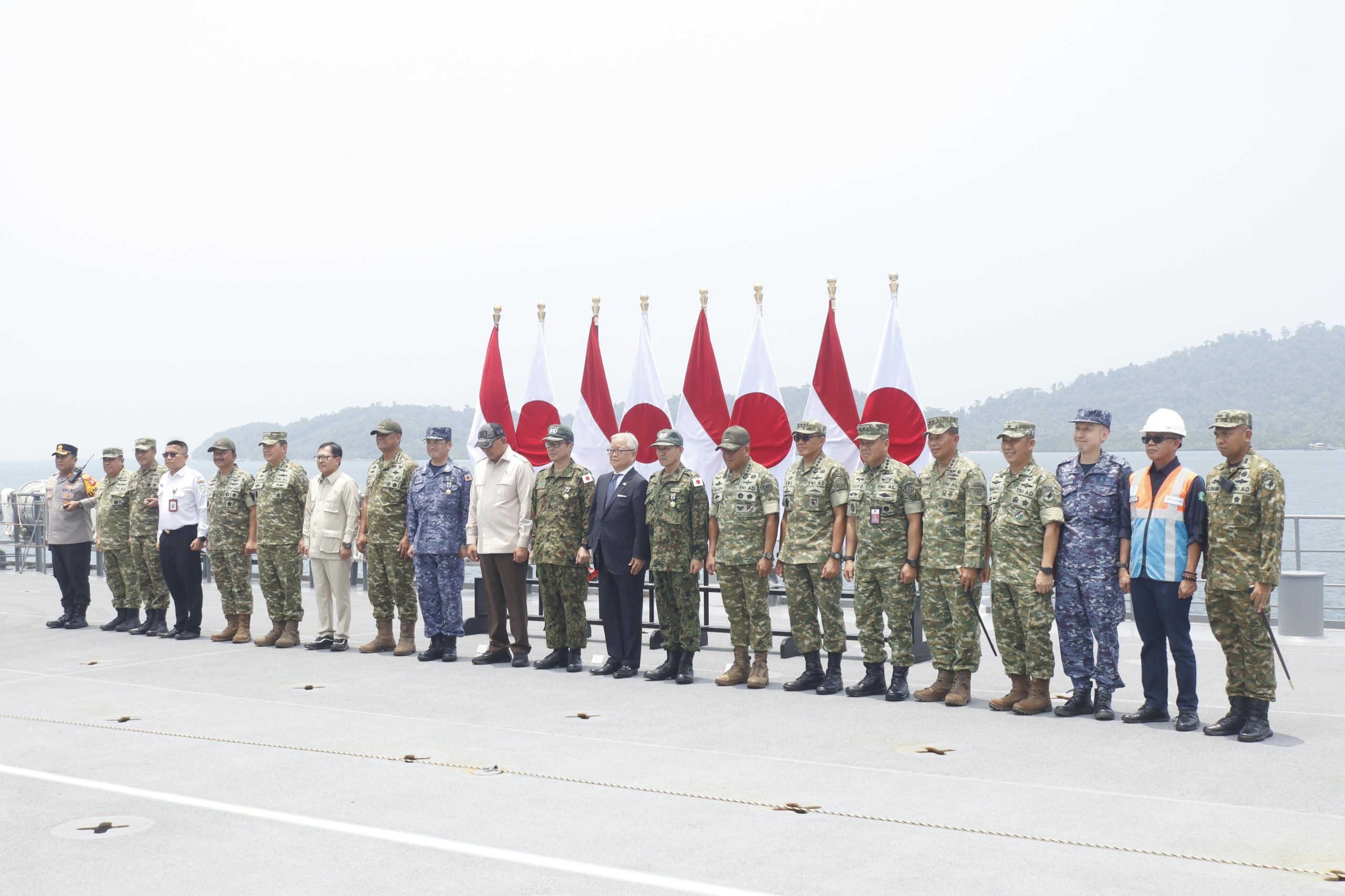 Kodim 1201/Mempawah Kawal Kunjungan Menhan RI di Pelabuhan Kijing, Satyalancana Dharma Samudera Dianugerahkan kepada Personel JSDF