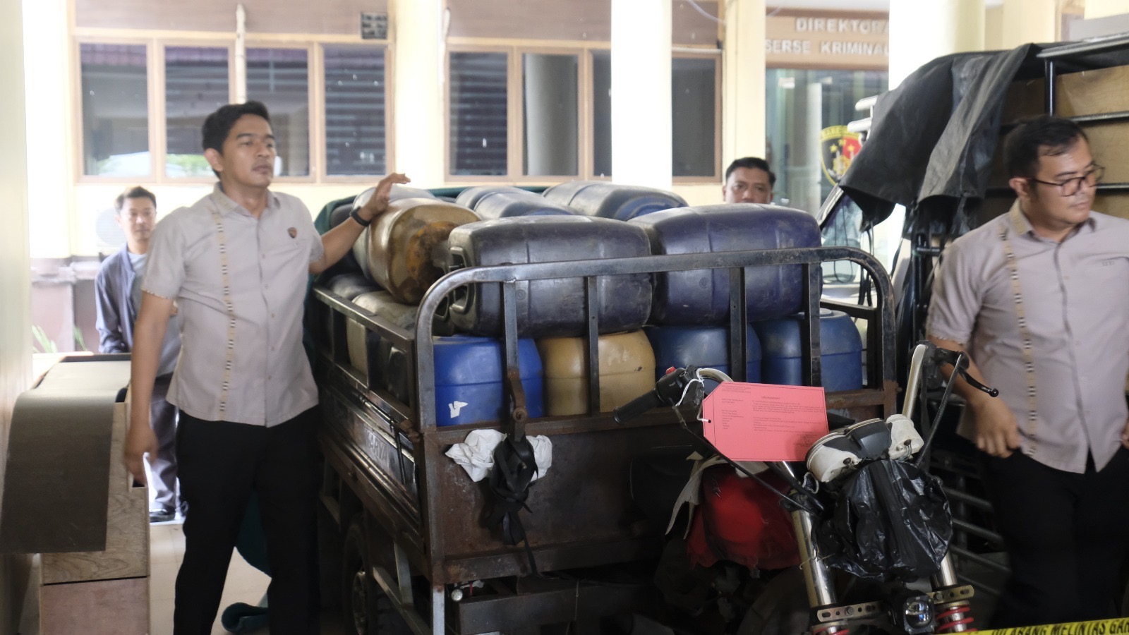 Polda Kalbar Kembali Ungkap Kasus BBM Ilegal: 11 Orang Ditetapkan Jadi Tersangka